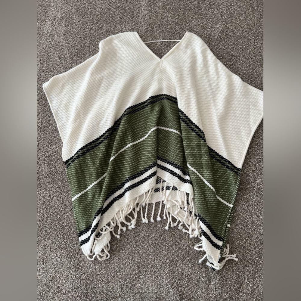 Treasure & Bonde knitted poncho